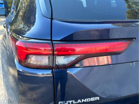 2023 Mitsubishi Outlander SE