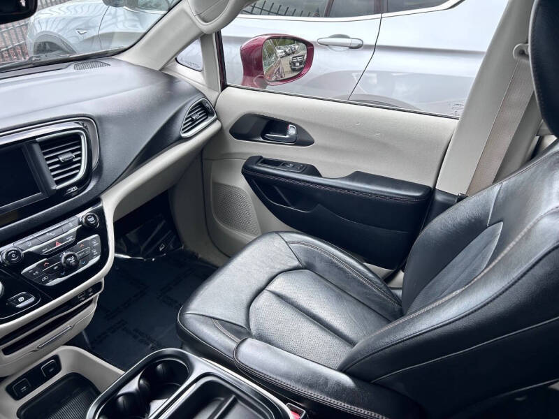 2020 Chrysler Pacifica Touring L