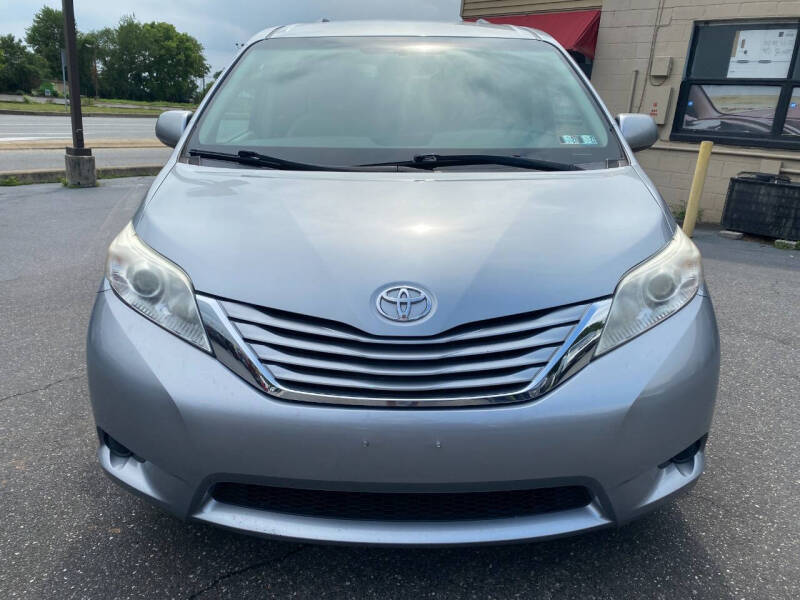 2017 Toyota Sienna LE 8-Passenger