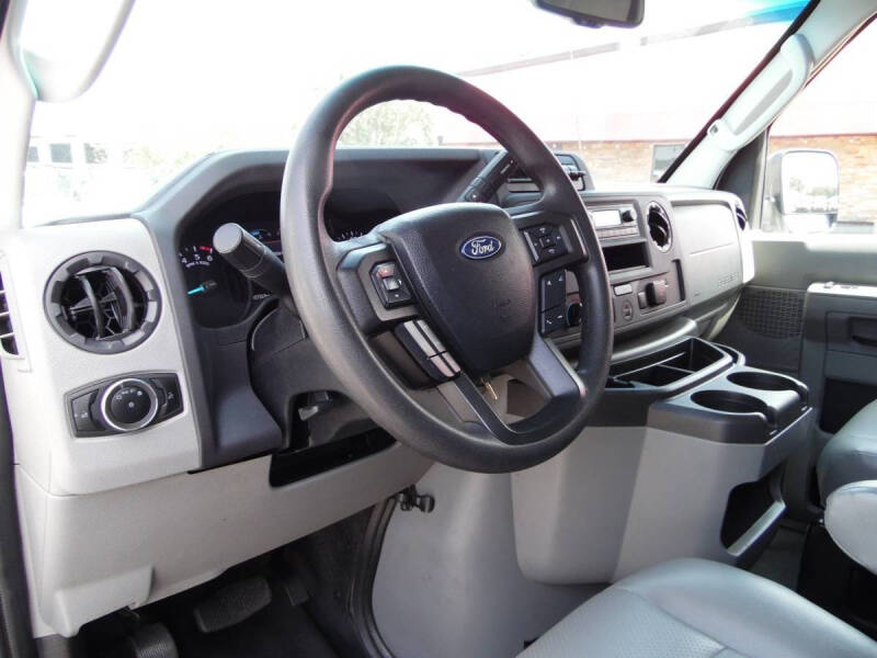 2025 Ford E-350