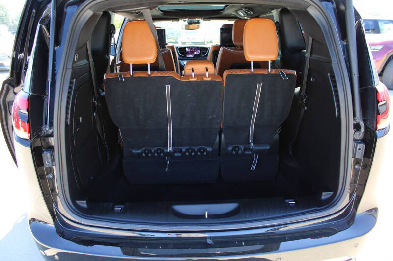 2025 Chrysler Pacifica Plug-In Hybrid Pinnacle