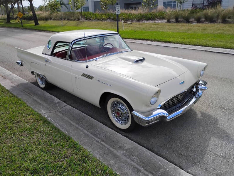 1957 Ford Thunderbird