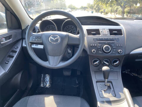2013 Mazda MAZDA3 i SV