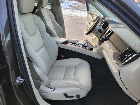 2022 Volvo XC60 B5 Momentum