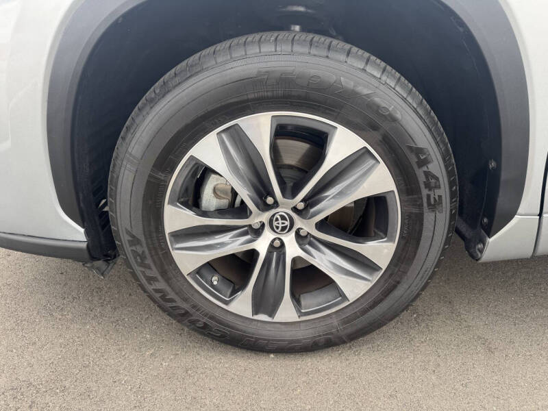 2024 Toyota Highlander XLE