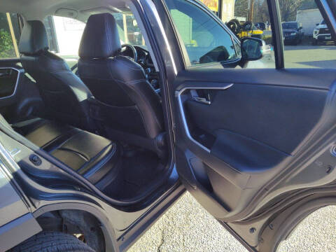 2022 Toyota RAV4 Hybrid XLE