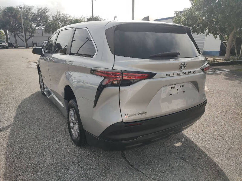 2022 Toyota Sienna XLE 7-Passenger
