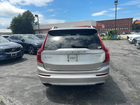 2016 Volvo XC90 T6 Momentum