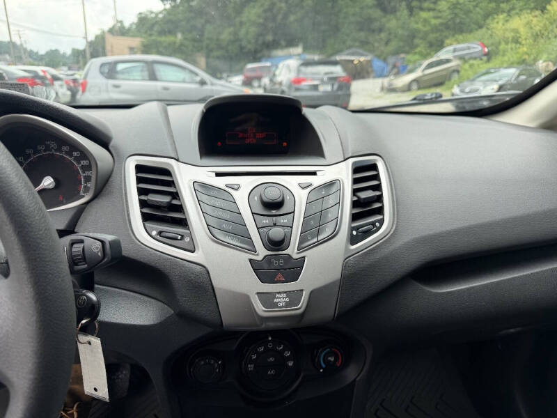 2012 Ford Fiesta SE