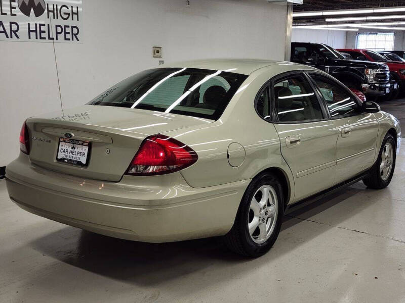 2004 Ford Taurus SE