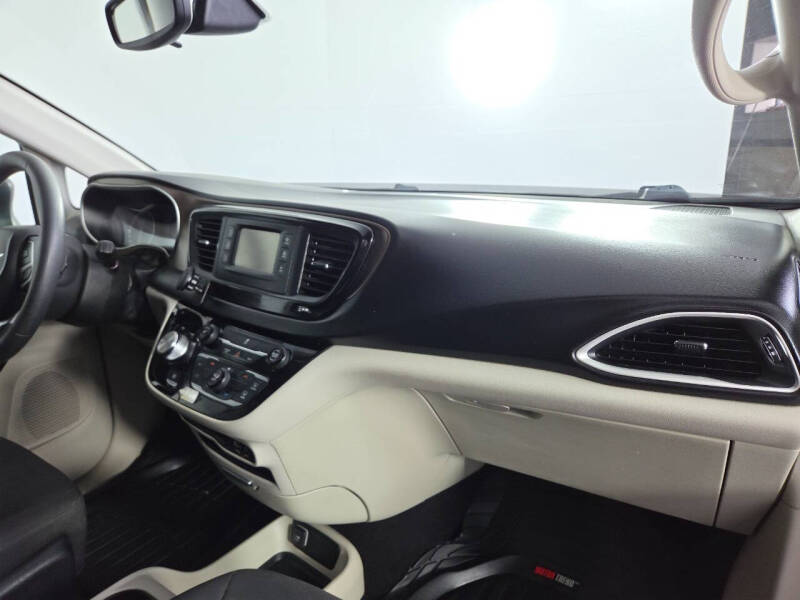 2017 Chrysler Pacifica LX
