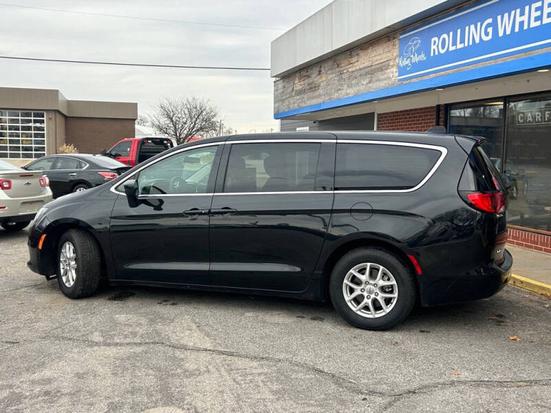 2022 Chrysler Voyager LX