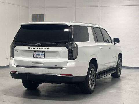 2025 Chevrolet Suburban LT
