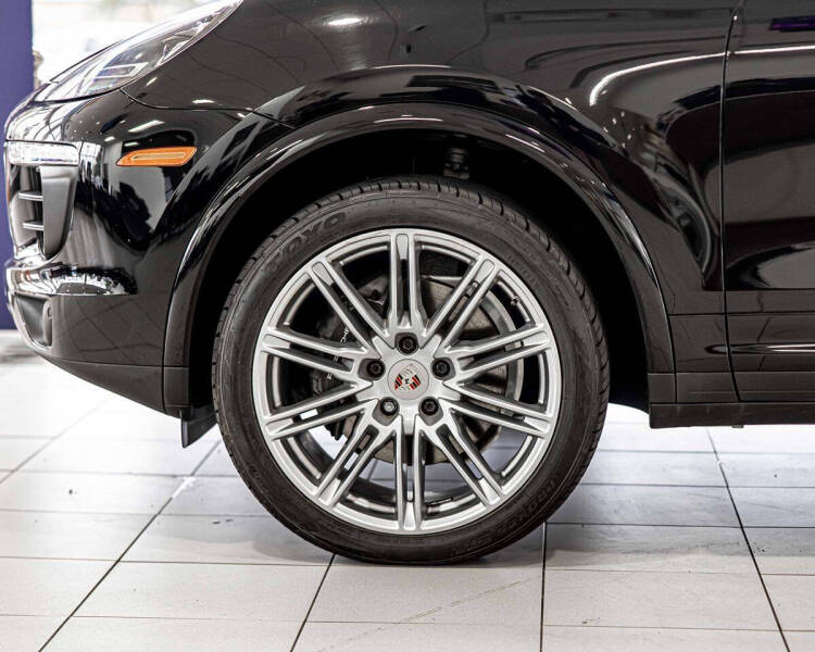 2017 Porsche Cayenne Platinum Edition