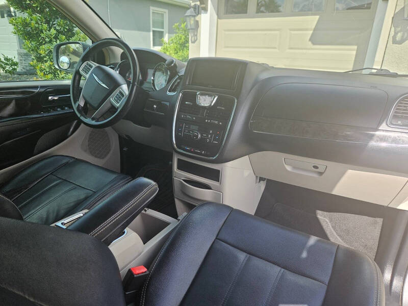 2016 Chrysler Town and Country Touring