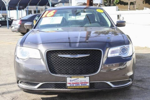 2016 Chrysler 300 Limited