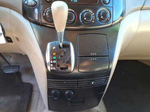 2004 Toyota Sienna LE 8 Passenger