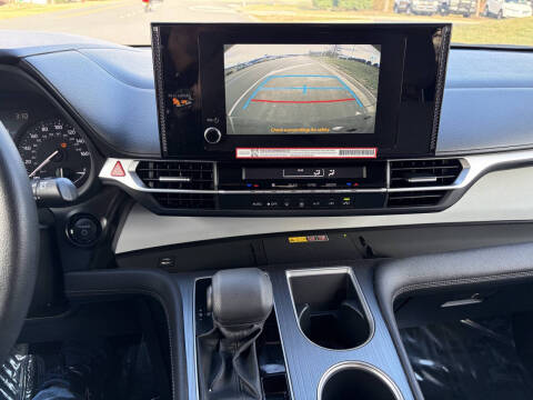 2025 Toyota Sienna LE 8-Passenger