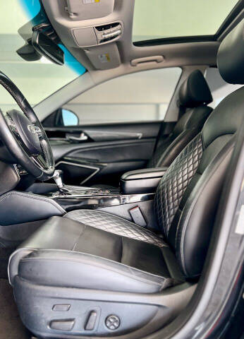 2018 Kia Cadenza Technology