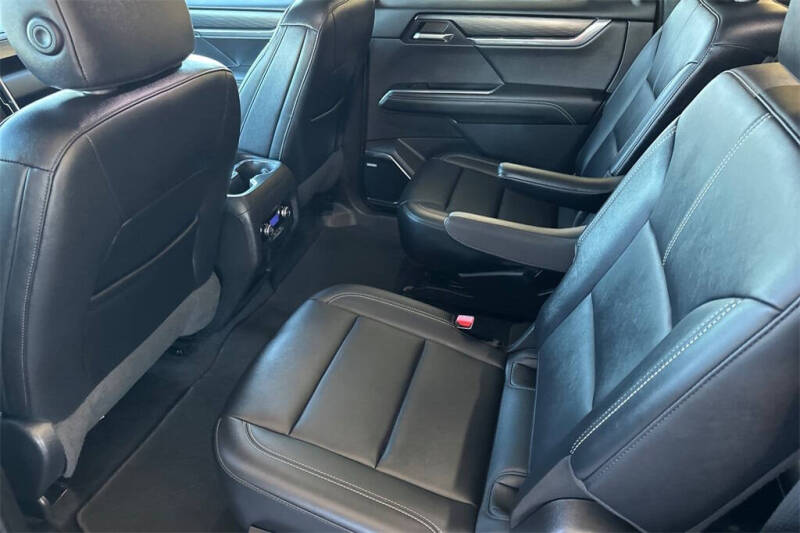 2024 GMC Acadia Elevation