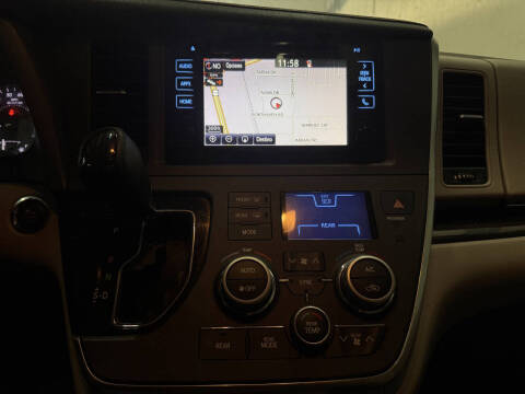 2016 Toyota Sienna XLE Premium 8-Passenger