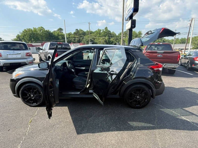 2020 Nissan Kicks SR