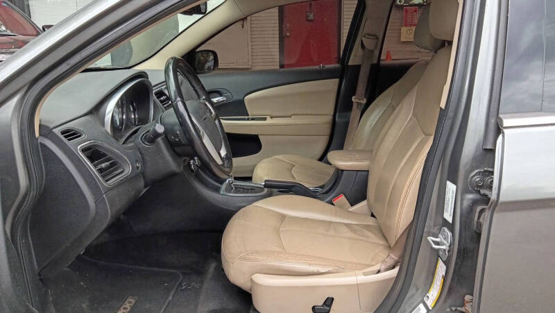 2011 Chrysler 200 Limited