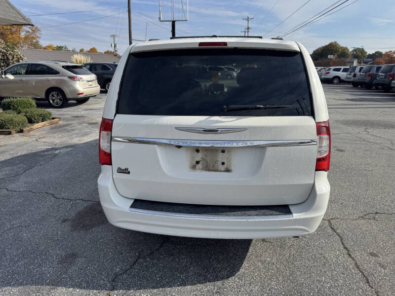 2011 Chrysler Town and Country Touring-L