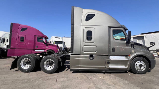 2020 Freightliner Cascadia for sale at KING TRUCK TRAILER SALES in Bakersfield, CA