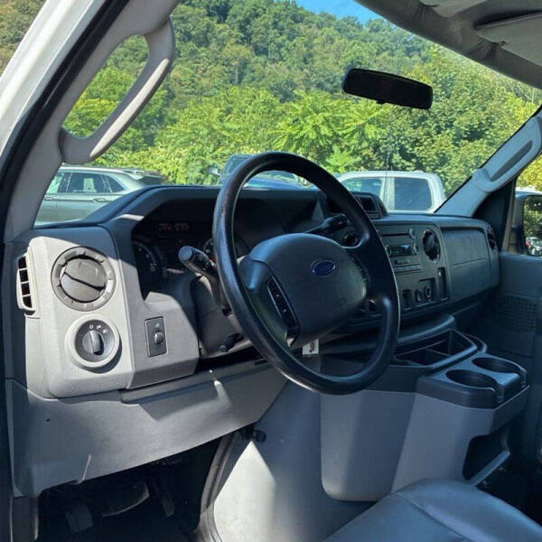 2011 Ford E-Series E-350 SD