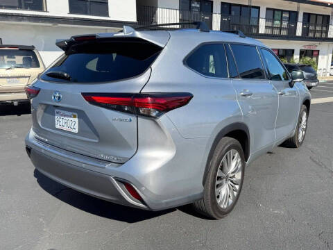 2023 Toyota Highlander Hybrid Platinum