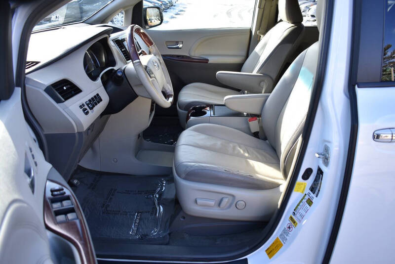 2013 Toyota Sienna Limited 7-Passenger
