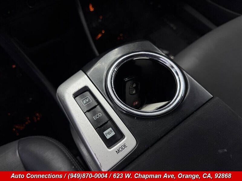 2014 Toyota Prius v Five