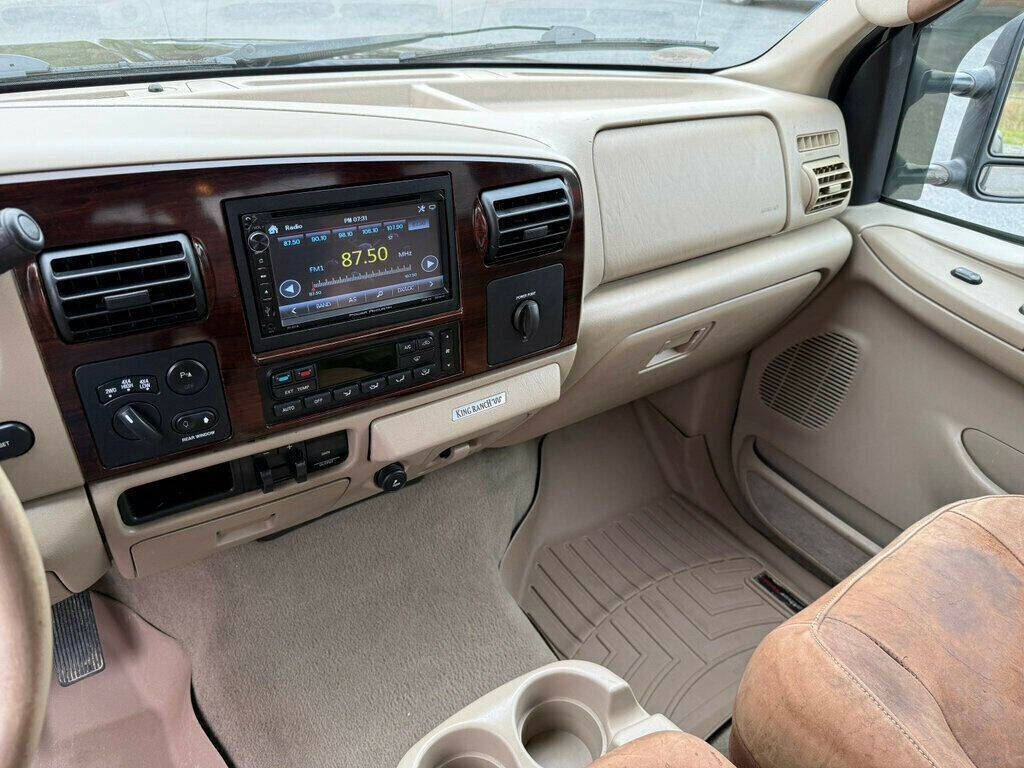 2005 Ford F-350 Super Duty 32