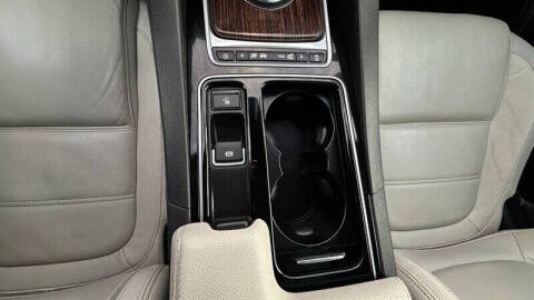 2018 Jaguar F-PACE 25t Prestige