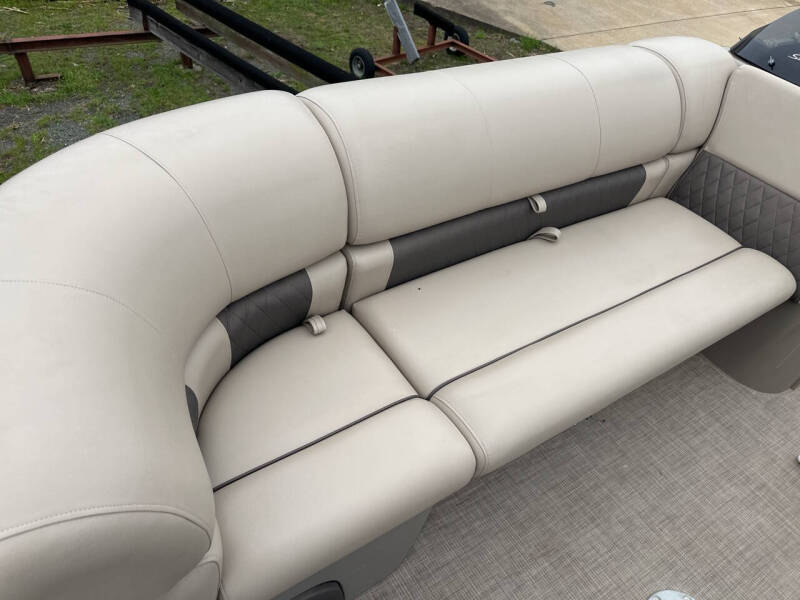 2023 Tracker Sport Fish 22 DLX