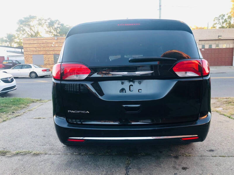 2017 Chrysler Pacifica Touring-L Plus