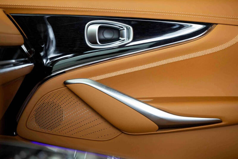 2025 Aston Martin DBX 707