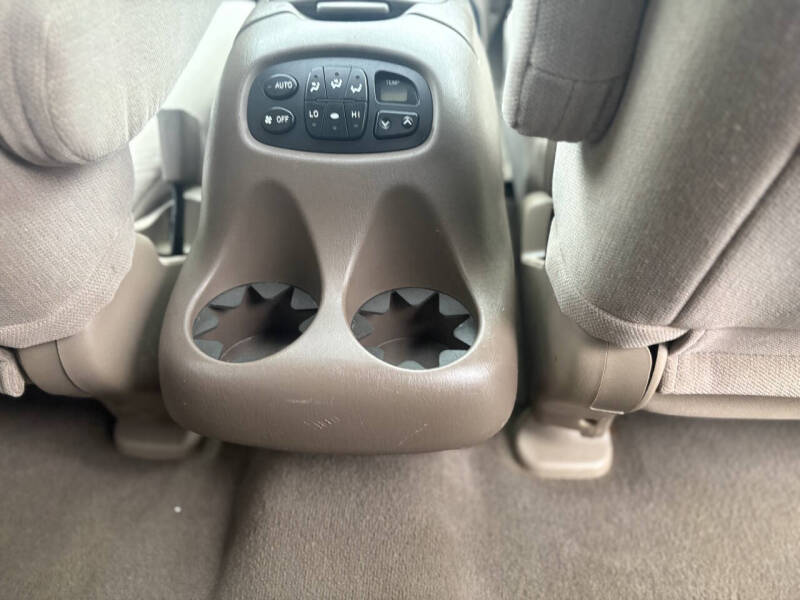 2004 Toyota Sequoia SR5