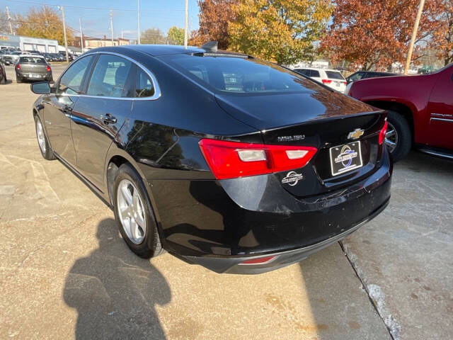 2016 Chevrolet Malibu 1LS photo 3