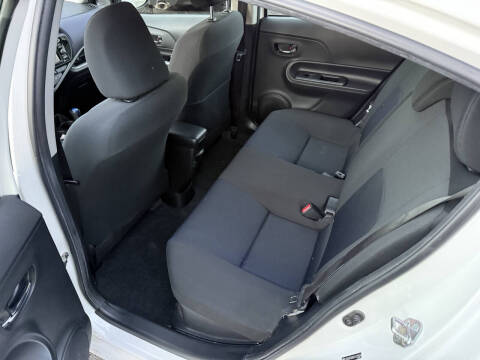 2016 Toyota Prius c Three