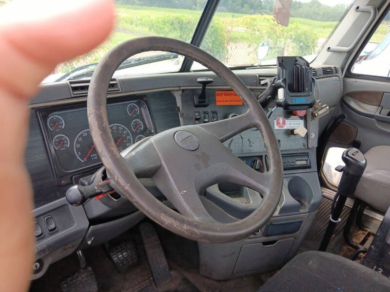 2005 Freightliner Columbia 120