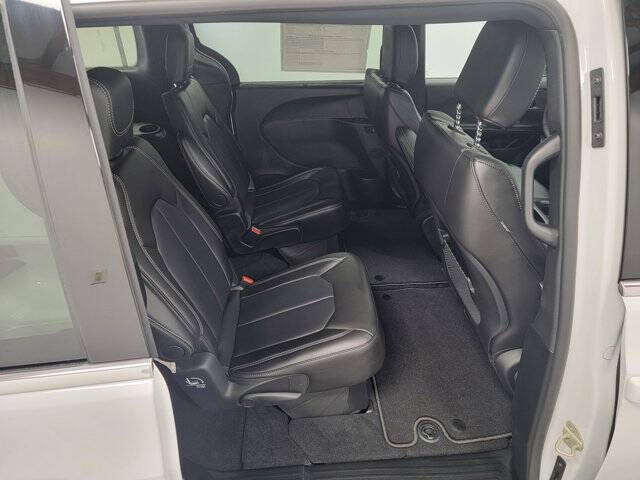 2026 Chrysler Voyager LX