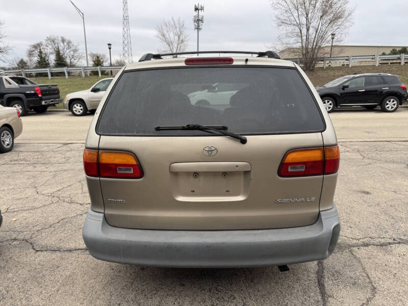 2000 Toyota Sienna LE photo 5