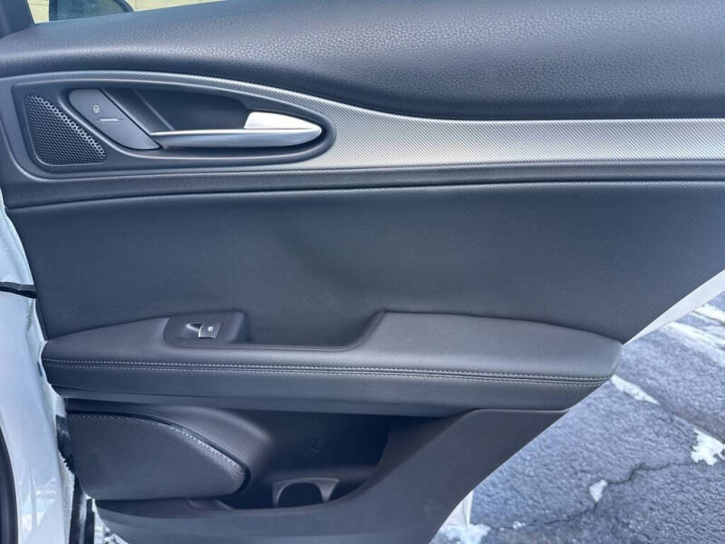 2025 Alfa Romeo Stelvio