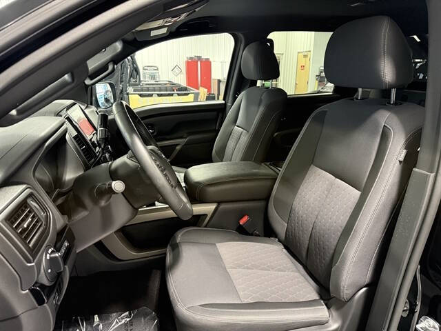 2024 Nissan Titan SV