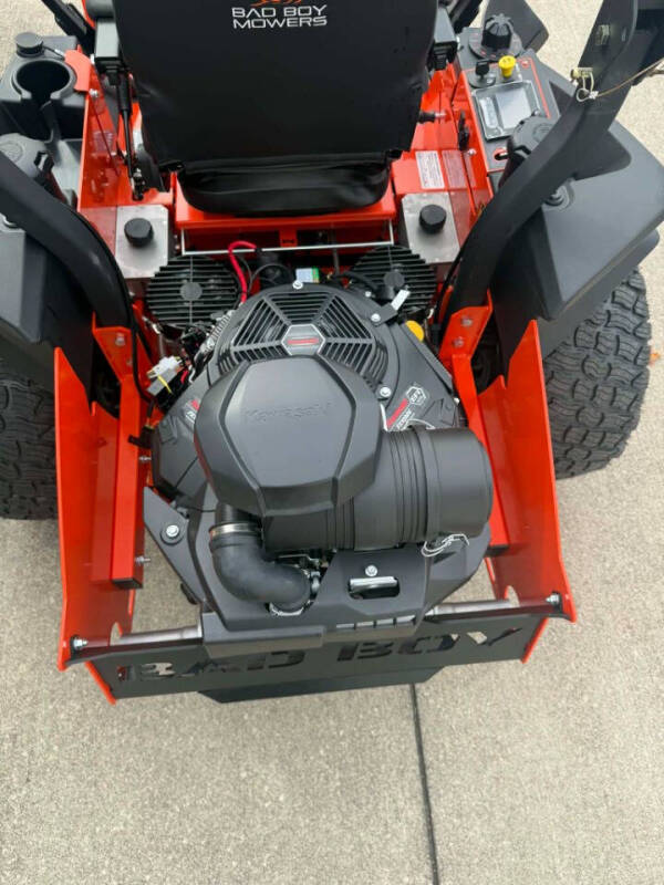 2026 Bad Boy Mowers ROGUE 61"