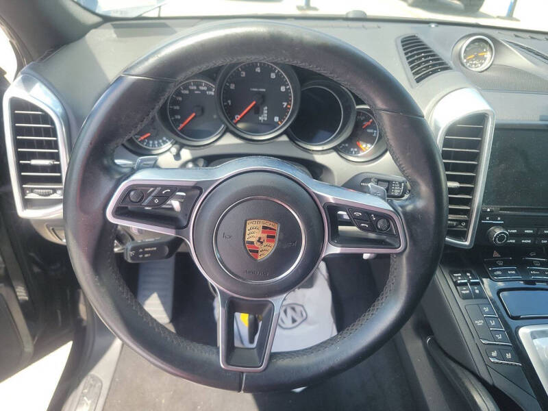 2017 Porsche Cayenne Platinum Edition