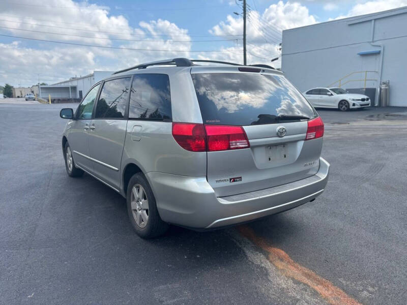 2004 Toyota Sienna LE 7 Passenger