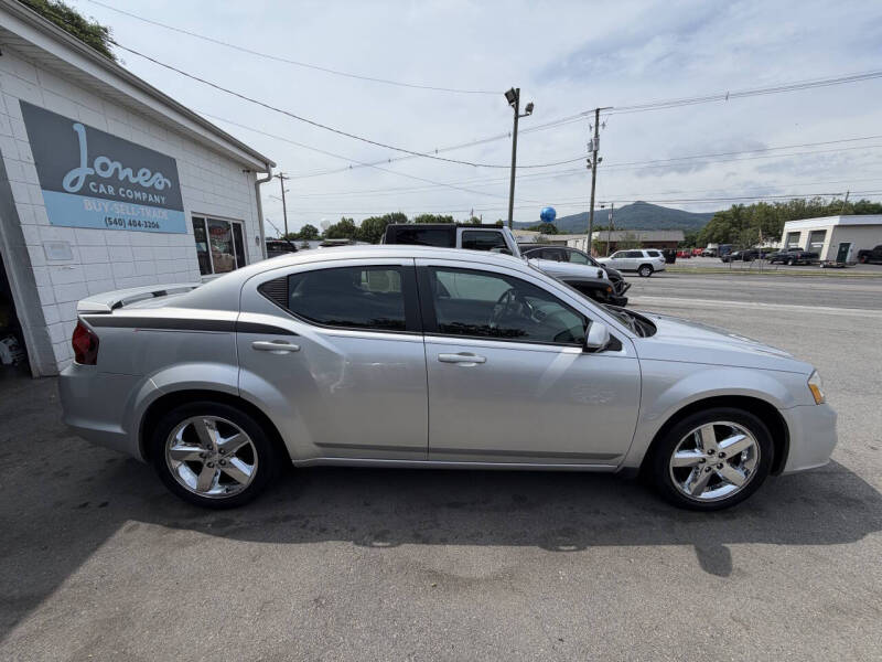 2011 Dodge Avenger Lux